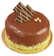 4 ile 6 kişilik yuvarlak sade çikolatalı yaş pasta pasta