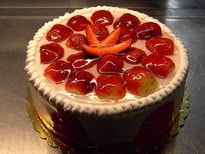 Premium Gurme Seri 6-9 Kişilik Çilekli Yaş pasta